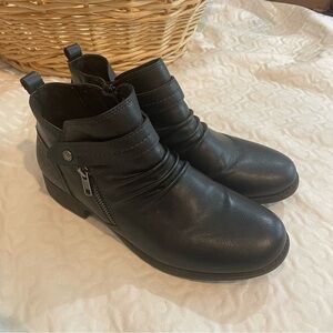 EARTH SPIRIT WOMEN'S Size 9.5 CICELY ZIP Ankle Boots Faux Leather Black Chic